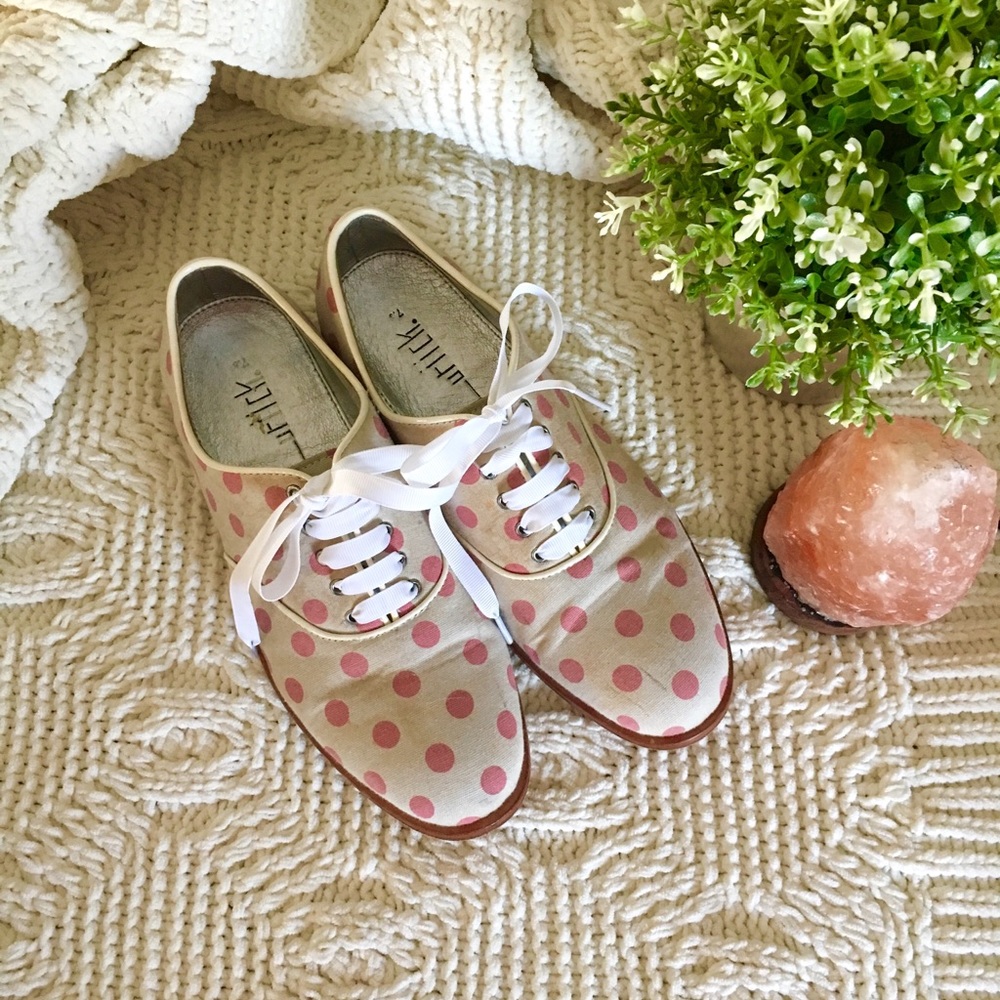 Zuriick Polka Dot Oxfords